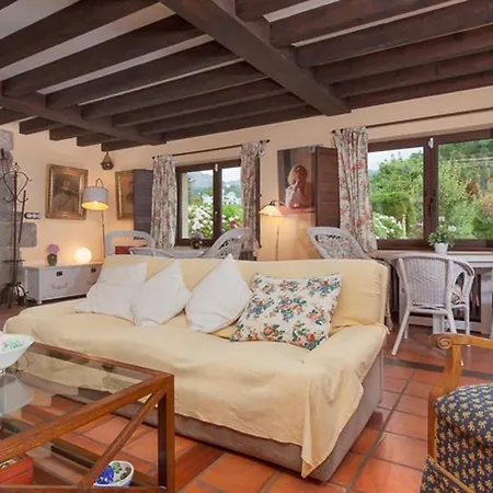 Dom wakacyjny Charming House With View