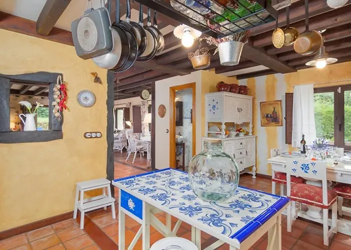 Prázdninový dům Charming House With View Calgar